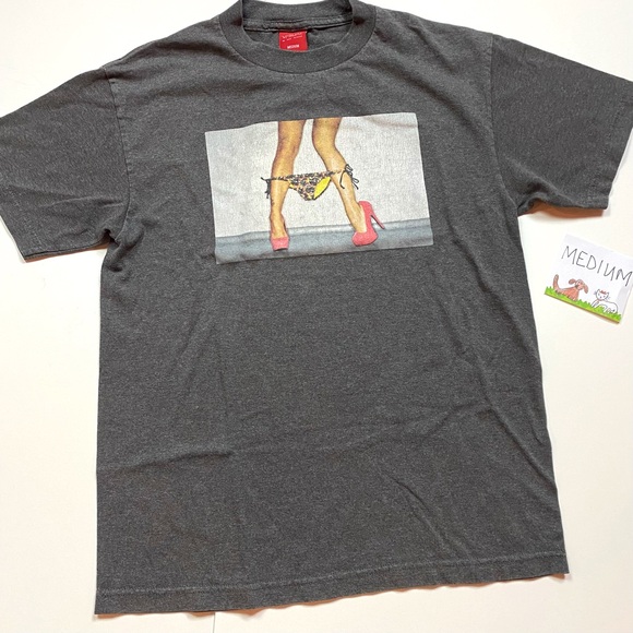 👚TEE-rrific VISUAL BY VAN STYLES BIKINI HOT LEGS RED HEELS HEATHER GRAY TEE MED - Picture 2 of 2